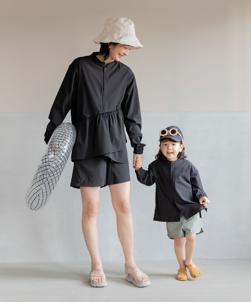 フェリシモMama（フェリシモママ）の「Ｍｏｒｅｄｄｅ　マタニティも産後も使える　フリル切り替えラッシュガードトップス（ラッシュガード・レディース・ベージュ/ブラック・M/L/LL）」の16枚目の写真