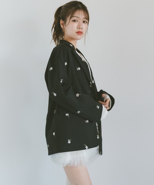 VANNIE U(ヴァニーユー)の「フラワー刺繍テーラードジャケット(テーラードジャケット・レディース・ブラック/グレイッシュベージュ・FREE)」の19枚目の写真
