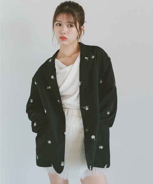VANNIE U(ヴァニーユー)の「フラワー刺繍テーラードジャケット(テーラードジャケット・レディース・ブラック/グレイッシュベージュ・FREE)」の16枚目の写真