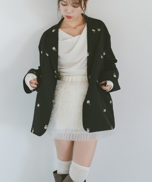 VANNIE U(ヴァニーユー)の「フラワー刺繍テーラードジャケット(テーラードジャケット・レディース・ブラック/グレイッシュベージュ・FREE)」の18枚目の写真