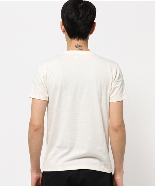 koe（コエ）の「UネックポケットTシャツ（Tシャツ/カットソー・メンズ・マスタード/グリーン/オフホワイト/グレー/ピンク/ネイビー・SMALL/LARGE/LL/MEDIUM）」の8枚目の写真