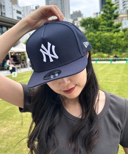 EK BY NEW ERA(イーケーバイニューエラ)の「NEW ERA(ニューエラ)/ニューヨークヤンキース 帽子/950AF POLY 24187(キャップ・レディース・ブラック・FREE)」の4枚目の写真