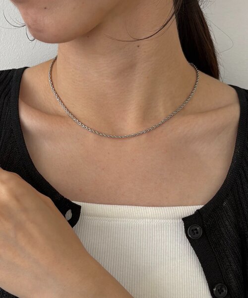CAPRICIEUX LE'MAGE(カプリシューレマージュ)の「〈GOLDY/ゴールディ〉【ステンレス】ツイストチェーンネックレス(ネックレス・レディース・シルバー/ゴールド・FREE)」の2枚目の写真