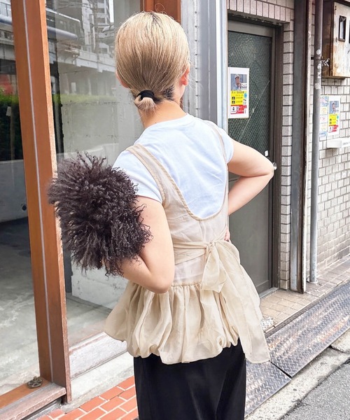 ISOOK(アイスー)の「シアーバルーンバックリボンビスチェ(comochi select) / ノースリーブ ペプラム 重ね着 レイヤード シフォン(ベスト・レディース・ブラック/ベージュ・FREE)」の2枚目の写真