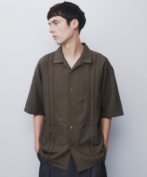 UNITED TOKYO（ユナイテッドトウキョウ）の「【MADE IN JAPAN】フレンチリネン キューバシャツ　｜国産/FUKUSHIMA/防シワ/接触冷感/速乾/洗濯可能/麻/夏服（シャツ/ブラウス・メンズ・カーキ/ブラック・1/2）」の6枚目の写真