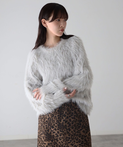 YENNA(イェンナ)の「フェザークルーネックニット(ニット/セーター・レディース・ブラウン/グレー/チャコールグレー/アイボリー/ピンク・FREE)」の21枚目の写真