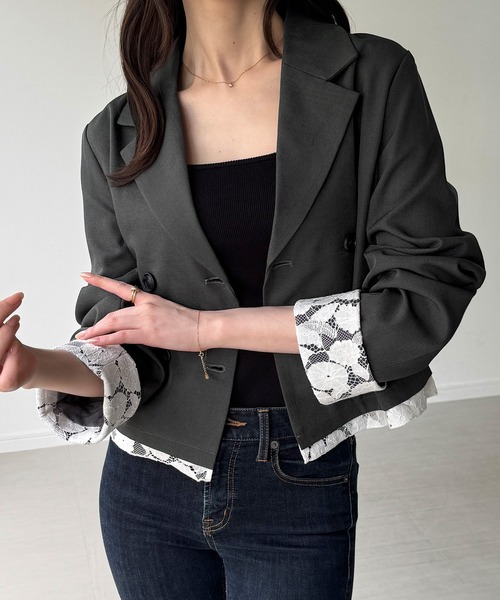 junoah(ジュノア)の「レースドッキングショートジャケット(テーラードジャケット・レディース・ブラック/チャコール/グレイッシュベージュ・LARGE/MEDIUM/SMALL)」の2枚目の写真