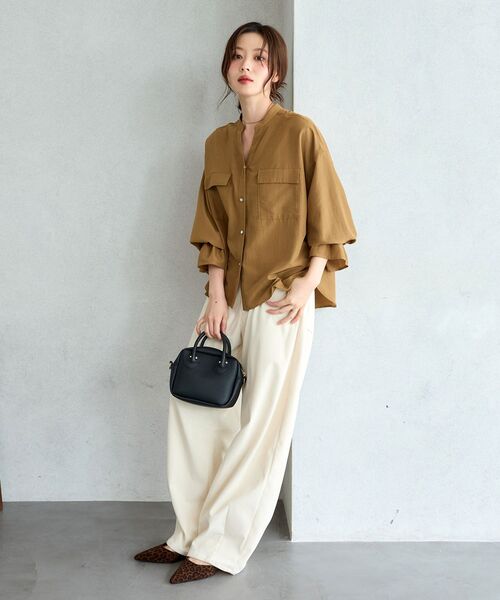 le.coeur blanc(ルクールブラン)の「フィブリルサテンキャンディースリーブブラウス(シャツ/ブラウス・レディース・オフホワイト/ブラウン/キャメル・38)」の14枚目の写真