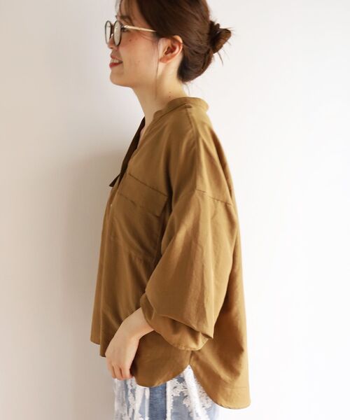 le.coeur blanc(ルクールブラン)の「フィブリルサテンキャンディースリーブブラウス(シャツ/ブラウス・レディース・オフホワイト/ブラウン/キャメル・38)」の9枚目の写真
