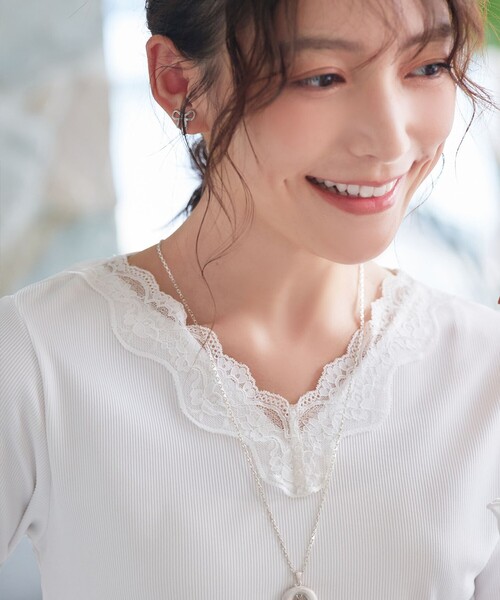 Tiaclasse（ティアクラッセ）の「【大きいサイズ】レースVネックリブトップス（Tシャツ/カットソー・レディース・ブラック/オフホワイト・XL/XXL）」の9枚目の写真