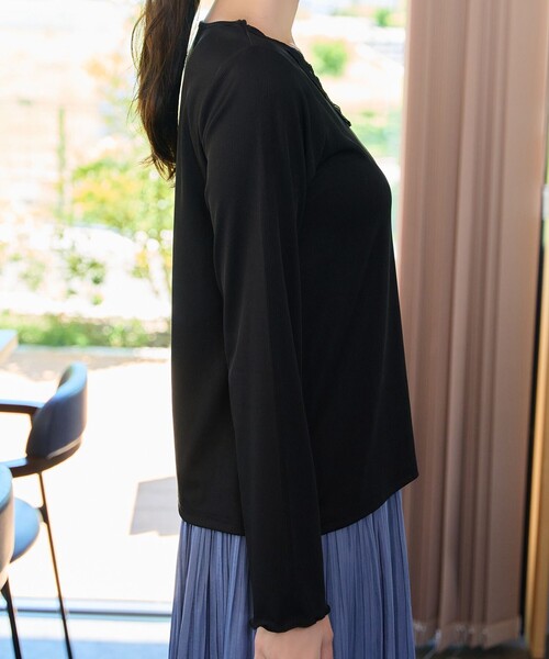 Tiaclasse（ティアクラッセ）の「【大きいサイズ】レースVネックリブトップス（Tシャツ/カットソー・レディース・ブラック/オフホワイト・XL/XXL）」の17枚目の写真