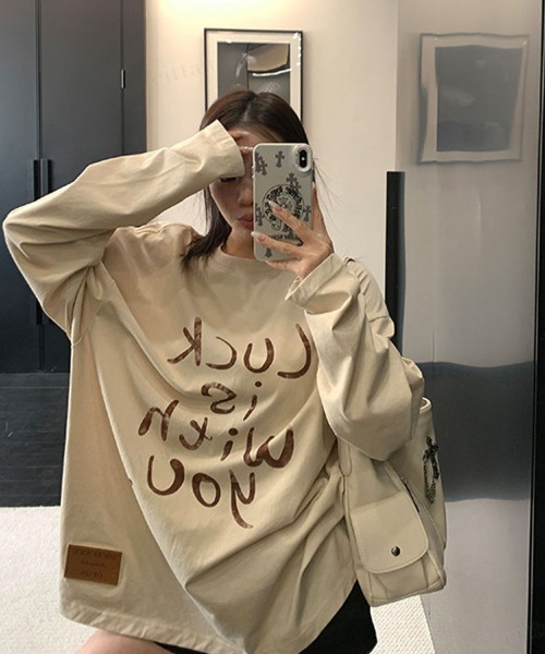 Dalfwin(ダールフィン)の「LUCKフェイクレザーラベル付き英字ロゴ長袖Tシャツ(Tシャツ/カットソー・レディース・ライトベージュ・FREE)」の7枚目の写真