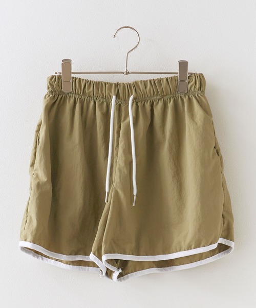 Chick(チック)の「Piping Nylon Wide Easy Shorts / パインピング ナイロンワイドイージーショーツ レディース 韓国 レディース 2026年 夏 夏服(その他パンツ・レディース・カーキ/パープル/ブラック・FREE)」の3枚目の写真