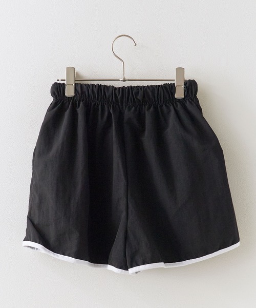 Chick(チック)の「Piping Nylon Wide Easy Shorts / パインピング ナイロンワイドイージーショーツ レディース 韓国 レディース 2026年 夏 夏服(その他パンツ・レディース・カーキ/パープル/ブラック・FREE)」の4枚目の写真