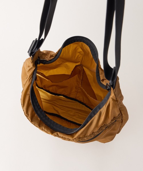 KELTY(ケルティ)の「A4対応/軽量【KELTY】AIRY CURVE SHOULDER L リップストップ ナイロン ショルダーバック(ショルダーバッグ・レディース・ブラック/ターコイズブルー/イエロー/オリーブ/ベージュ・ONE SIZE)」の14枚目の写真