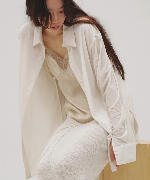 TODAYFUL(トゥデイフル)の「Roundhem Velour Shirts(シャツ/ブラウス・レディース・ブルー系その他/ブラック/キナリ・FREE)」の2枚目の写真