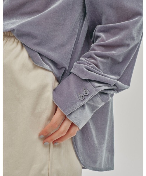 TODAYFUL(トゥデイフル)の「Roundhem Velour Shirts(シャツ/ブラウス・レディース・ブルー系その他/ブラック/キナリ・FREE)」の4枚目の写真