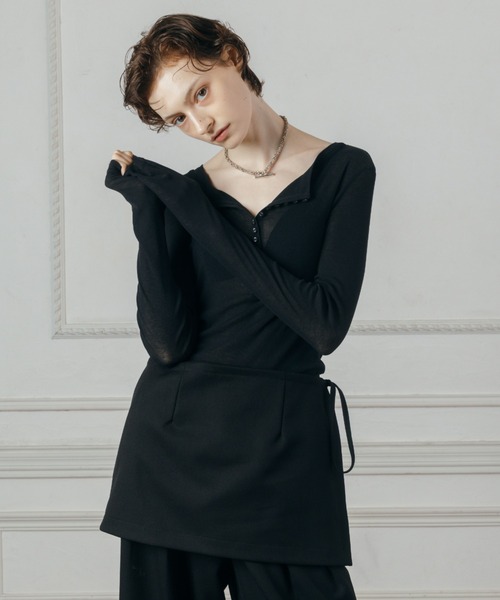 CREDONA(クレドナ)の「SHEER HENLY NECK SHIRT/シアーヘンリーネックシャツ(Tシャツ/カットソー・レディース・ブラウン/ライトイエロー/ブラック/ホワイト・FREE)」の2枚目の写真