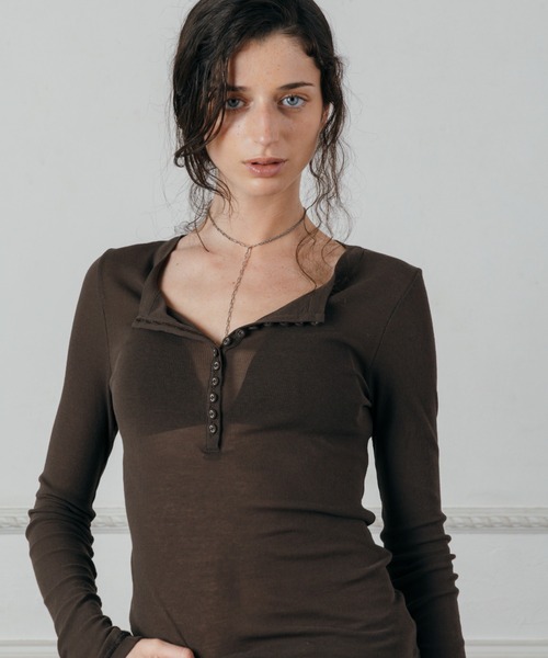 CREDONA(クレドナ)の「SHEER HENLY NECK SHIRT/シアーヘンリーネックシャツ(Tシャツ/カットソー・レディース・ブラウン/ライトイエロー/ブラック/ホワイト・FREE)」の18枚目の写真