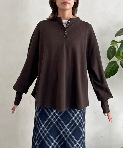 CPCM(シーピーシーエム)の「【WEB限定】ヘンリーネックフレアプルオーバー(Tシャツ/カットソー・レディース・アイボリー/ブラック/グレー/ブラウン・FREE)」の17枚目の写真