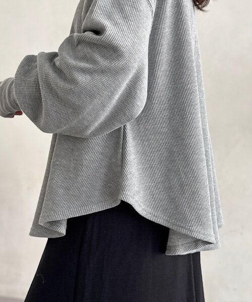 CPCM(シーピーシーエム)の「【WEB限定】ヘンリーネックフレアプルオーバー(Tシャツ/カットソー・レディース・アイボリー/ブラック/グレー/ブラウン・FREE)」の10枚目の写真