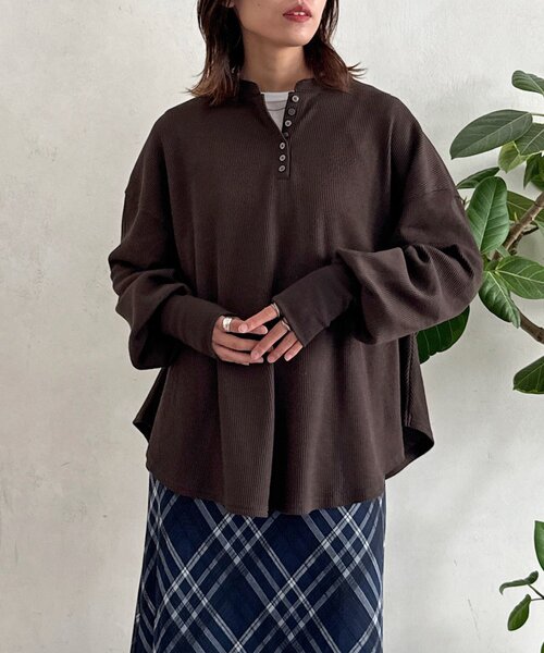 CPCM(シーピーシーエム)の「【WEB限定】ヘンリーネックフレアプルオーバー(Tシャツ/カットソー・レディース・アイボリー/ブラック/グレー/ブラウン・FREE)」の11枚目の写真