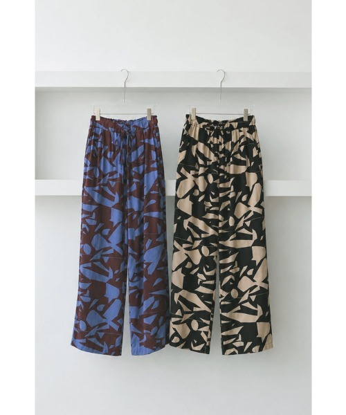 marjour(マージュール)の「ART PATTERN WIDE PANTS(その他パンツ・レディース・ブラック系/ブルー系・M)」の1枚目の写真