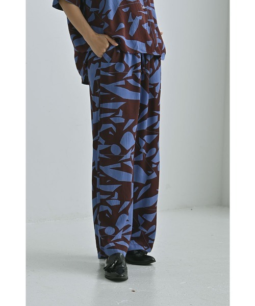 marjour(マージュール)の「ART PATTERN WIDE PANTS(その他パンツ・レディース・ブラック系/ブルー系・M)」の9枚目の写真