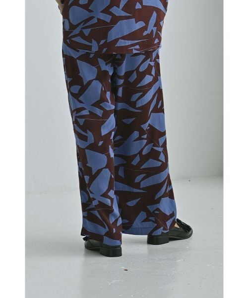 marjour(マージュール)の「ART PATTERN WIDE PANTS(その他パンツ・レディース・ブラック系/ブルー系・M)」の11枚目の写真