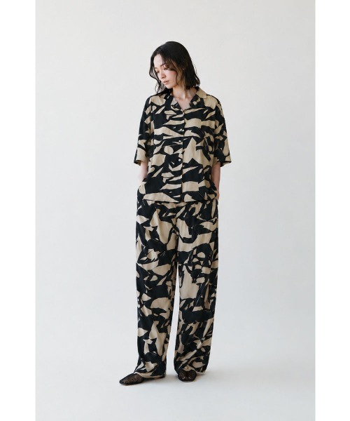 marjour(マージュール)の「ART PATTERN WIDE PANTS(その他パンツ・レディース・ブラック系/ブルー系・M)」の16枚目の写真