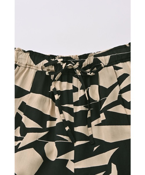 marjour(マージュール)の「ART PATTERN WIDE PANTS(その他パンツ・レディース・ブラック系/ブルー系・M)」の22枚目の写真