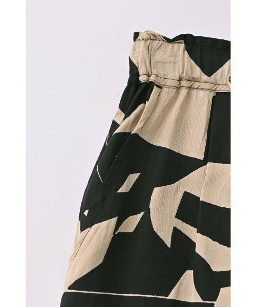 marjour(マージュール)の「ART PATTERN WIDE PANTS(その他パンツ・レディース・ブラック系/ブルー系・M)」の4枚目の写真
