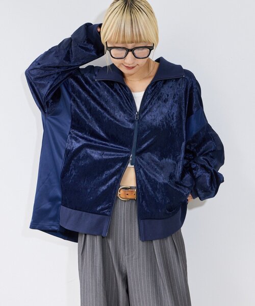 etsinta(エシンタ)の「【etsinta】ベロアトラックオーバージャケット(ブルゾン・レディース・ネイビー/ピンク・ONE SIZE)」の1枚目の写真