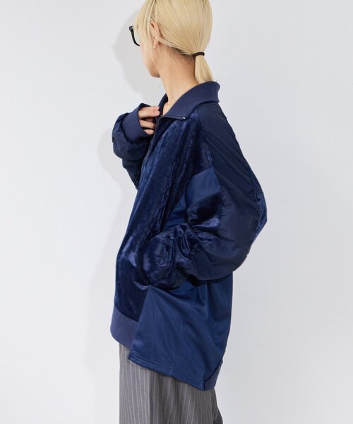etsinta(エシンタ)の「【etsinta】ベロアトラックオーバージャケット(ブルゾン・レディース・ネイビー/ピンク・ONE SIZE)」の4枚目の写真