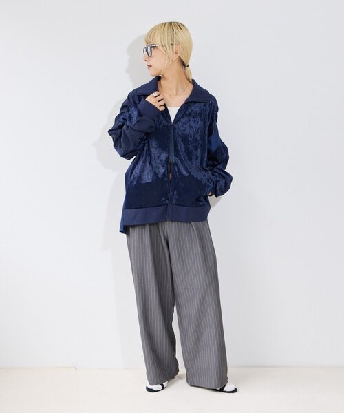 etsinta(エシンタ)の「【etsinta】ベロアトラックオーバージャケット(ブルゾン・レディース・ネイビー/ピンク・ONE SIZE)」の8枚目の写真