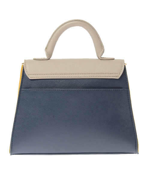 31 Sons de mode（トランテアン　ソン　ドゥ　モード）の「【andGIRL9月号掲載アイテム】カラーブロックハンドバッグ【モデル美香さん着用アイテム】（トートバッグ・レディース・オフホワイト/グレー・ﾌﾘ-）」の5枚目の写真