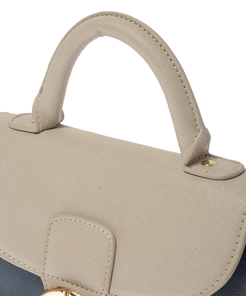 31 Sons de mode（トランテアン　ソン　ドゥ　モード）の「【andGIRL9月号掲載アイテム】カラーブロックハンドバッグ【モデル美香さん着用アイテム】（トートバッグ・レディース・オフホワイト/グレー・ﾌﾘ-）」の6枚目の写真