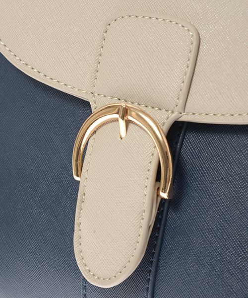 31 Sons de mode（トランテアン　ソン　ドゥ　モード）の「【andGIRL9月号掲載アイテム】カラーブロックハンドバッグ【モデル美香さん着用アイテム】（トートバッグ・レディース・オフホワイト/グレー・ﾌﾘ-）」の7枚目の写真