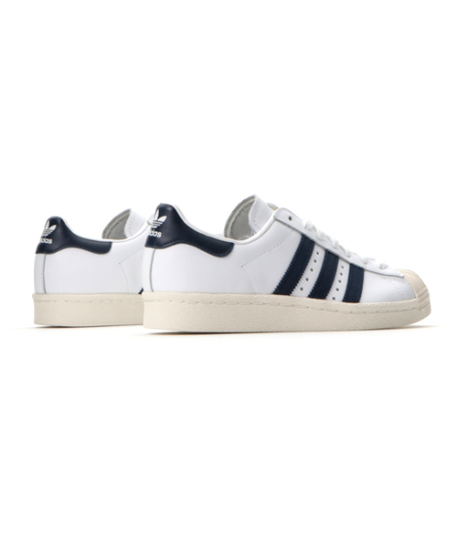 adidas（アディダス）の「オリジナルス スーパースター80s [SUPERSTAR 80S]（スニーカー・メンズ・ホワイト×ブルー・24.5cm/25.5cm/26.0cm/27.0cm/28.5cm/29.5cm/22.5cm/26.5cm/27.5cm/30.0cm/25.0cm/28.0cm/23.0cm/23.5cm/24.0cm/29.0cm）」の4枚目の写真
