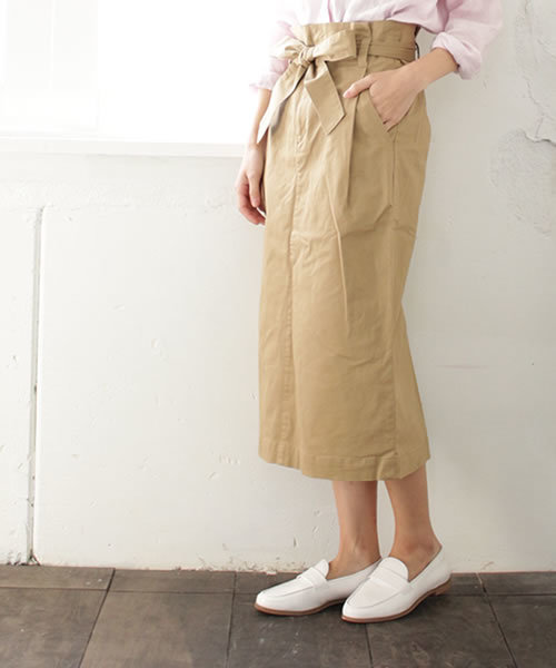 SESTO（セスト）の「スエード素材のマニッシュローファーパンプス（ローファー・レディース・ネイビー/レッド/イエロー/ブラック/ホワイト/テラコッタ・24.0cm/25.0cm/23.0cm/24.5cm/22.5cm/23.5cm）」の2枚目の写真