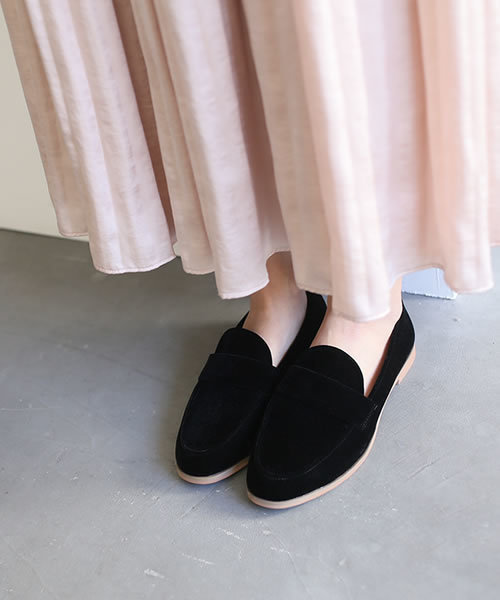 SESTO（セスト）の「スエード素材のマニッシュローファーパンプス（ローファー・レディース・ネイビー/レッド/イエロー/ブラック/ホワイト/テラコッタ・24.0cm/25.0cm/23.0cm/24.5cm/22.5cm/23.5cm）」の3枚目の写真