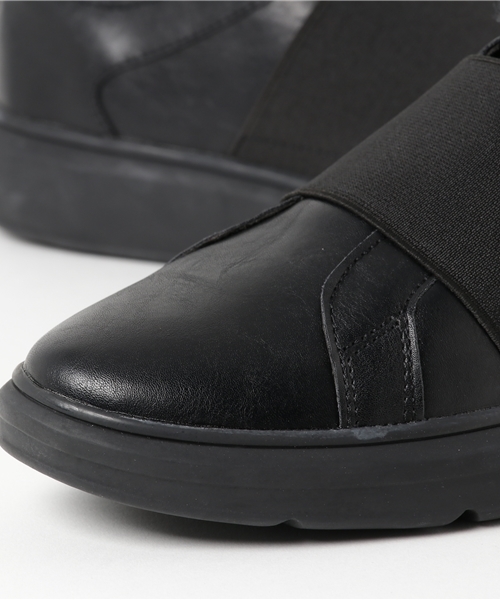 THE CASUAL(カジュアル)の「モノトーンボリュームハイカットスニーカー(スニーカー・メンズ・ホワイト/ブラック・L/M/S)」の7枚目の写真