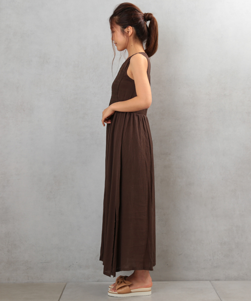 COLONY 2139（コロニートゥーワンスリーナイン）の「シャーリングロングワンピース（ワンピース・レディース・ブラック/カーキ・FREE）」の5枚目の写真
