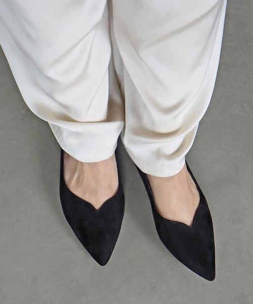 enchanted（エンチャンテッド）の「本革Ｖカットフラットシューズ（パンプス・レディース・ダークブラウン/ブラウン/ブラック/プラチナム/パイソン/シルバー/ホワイト/シャンパン/シルバー系その他2/ダークネイビー/ブラック系その他/レッド/グレー/バーガンディー/グレイッシュベージュ/ベージュ/アイボリー/ダークグレー/ボルドー/シルバーグレー・36/37/41/39/35/40/38）」の4枚目の写真