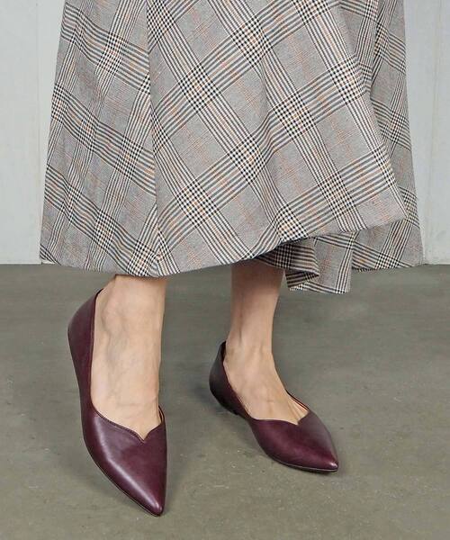 enchanted（エンチャンテッド）の「本革Ｖカットフラットシューズ（パンプス・レディース・ダークブラウン/ブラウン/ブラック/プラチナム/パイソン/シルバー/ホワイト/シャンパン/シルバー系その他2/ダークネイビー/ブラック系その他/レッド/グレー/バーガンディー/グレイッシュベージュ/ベージュ/アイボリー/ダークグレー/ボルドー/シルバーグレー・36/37/41/39/35/40/38）」の15枚目の写真