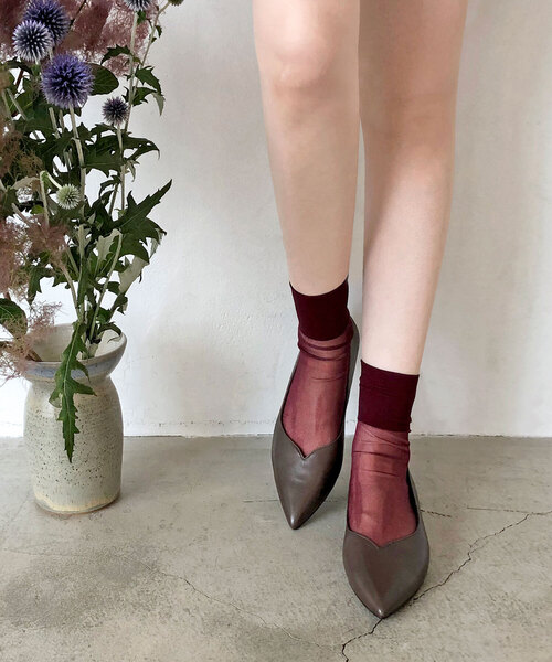 enchanted（エンチャンテッド）の「本革Ｖカットフラットシューズ（パンプス・レディース・ダークブラウン/ブラウン/ブラック/プラチナム/パイソン/シルバー/ホワイト/シャンパン/シルバー系その他2/ダークネイビー/ブラック系その他/レッド/グレー/バーガンディー/グレイッシュベージュ/ベージュ/アイボリー/ダークグレー/ボルドー/シルバーグレー・36/37/41/39/35/40/38）」の5枚目の写真