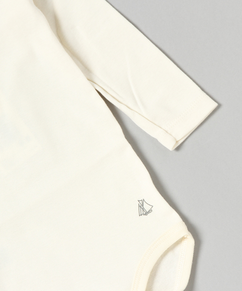 PETIT BATEAU(プチバトー)の「裏起毛タートルネック長袖ボディ(肌着・キッズ・オフホワイト・12MONTH)」の4枚目の写真