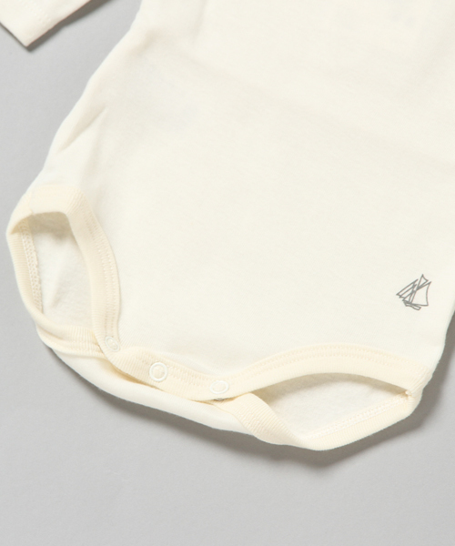 PETIT BATEAU(プチバトー)の「裏起毛タートルネック長袖ボディ(肌着・キッズ・オフホワイト・12MONTH)」の2枚目の写真