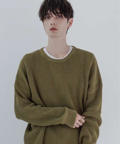 CavariA（キャバリア）の「『CavariA/キャバリア』ラーベン編みビッグシルエットクルーネック長袖ニットセーター（ニット/セーター・メンズ・ベージュ/サックスブルー/パープル/ピンク/テラコッタ/ホワイト/ブラック/グレー/ネイビー/インディゴブルー/イエロー/グリーン系その他/ブラウン/カーキ/グリーン・M/L）」の7枚目の写真