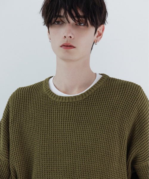 CavariA（キャバリア）の「『CavariA/キャバリア』ラーベン編みビッグシルエットクルーネック長袖ニットセーター（ニット/セーター・メンズ・ベージュ/サックスブルー/パープル/ピンク/テラコッタ/ホワイト/ブラック/グレー/ネイビー/インディゴブルー/イエロー/グリーン系その他/ブラウン/カーキ/グリーン・M/L）」の19枚目の写真